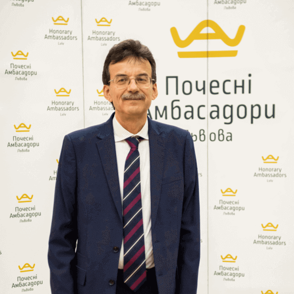 ЮРІЙ ГОЛОВАЧ
